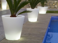 cono-llum-illuminated-flower-pots-marbella